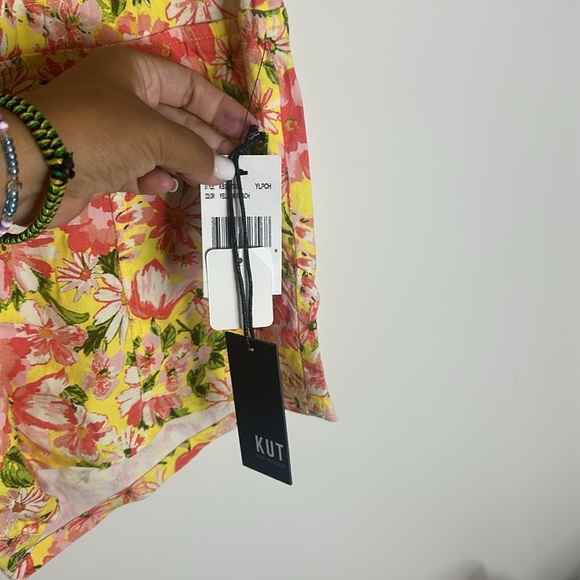 Kut Christina Smocked Band Linen Shorts Floral Elastic Drawstring Size M NWT - Picture 4 of 5